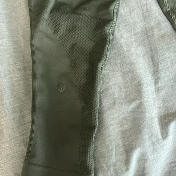 NWOT Lululemon Zone in Crop Leggings Gater Green Olive 25" Inseam - Picture 5 of 6